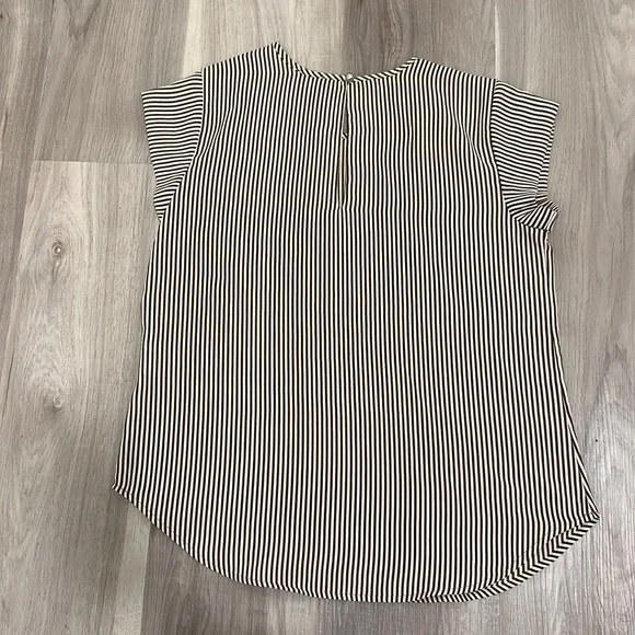 EUC‼️ Short Sleeve Striped Blouse (work attire) - Picture 3 of 4